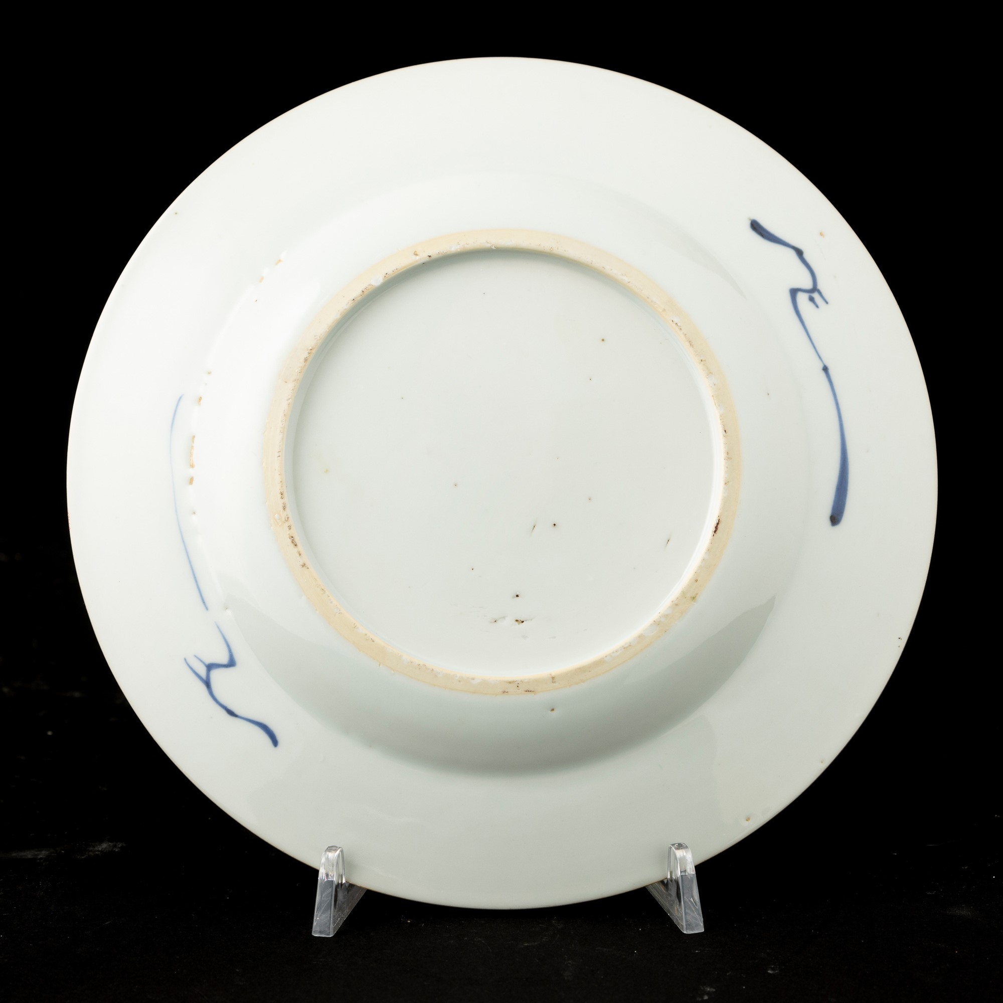 Piatto in Porcellana Bianca e Blu con Motivi Floreali, Cina, Dinastia Qing, Epoca Kangxi (1662-17...