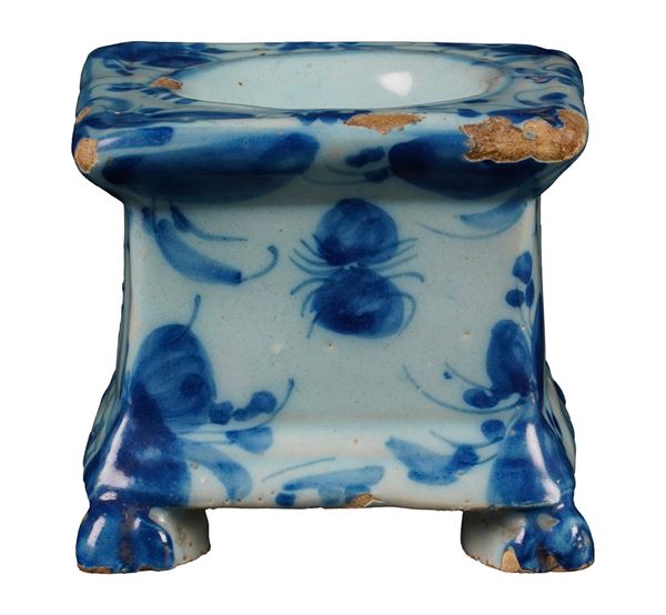 Una saliera e un pilloliere. Liguria, Probabilmente Savona, fine XVII-XVIII secolo.