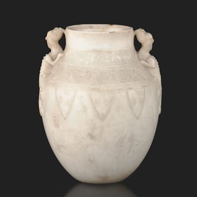 Vaso in Marmo Bianco Inciso con Anse Sagomate a Draghi, Cina, Dinastia Qing, XIX Secolo
