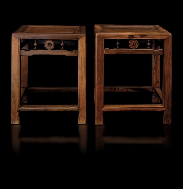 Coppia di sgabelli in legno Homu, Cina, Dinastia Qing, XIX secolo