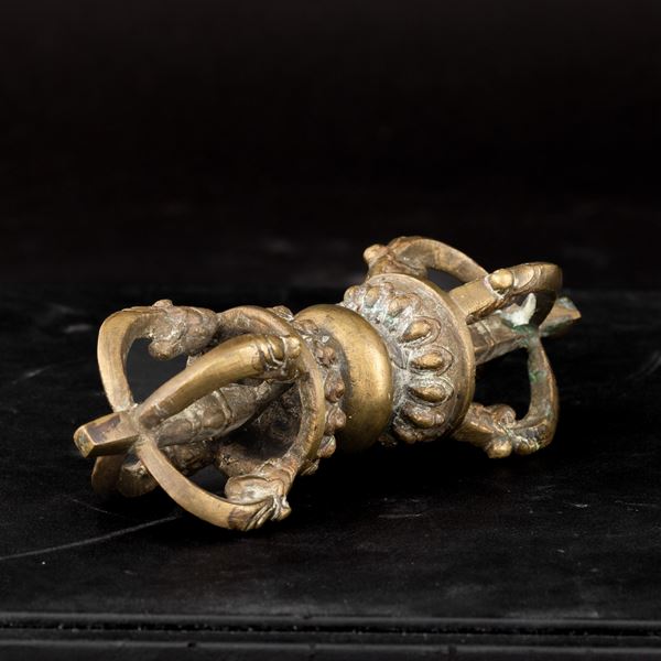Vejra in bronzo con dettagli a rilievo, Tibet, XIX secolo