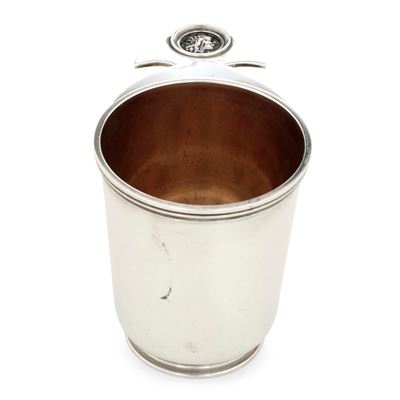 Maison Bulgari, Bicchiere con moneta in bronzo