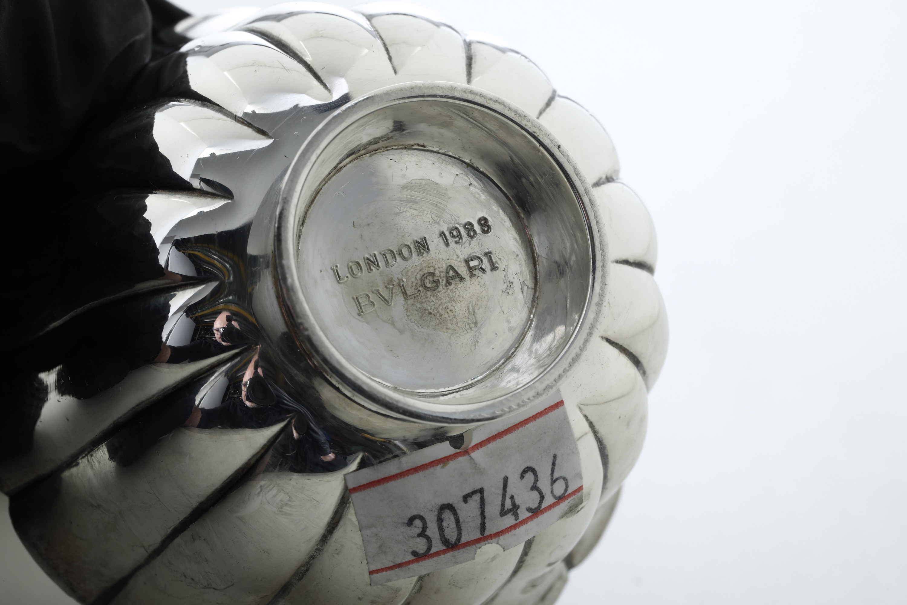 Maison Bulgari, Sei coppette e sei cucchiaini, argento fuso sagomato e dorato, Italia, XX secolo