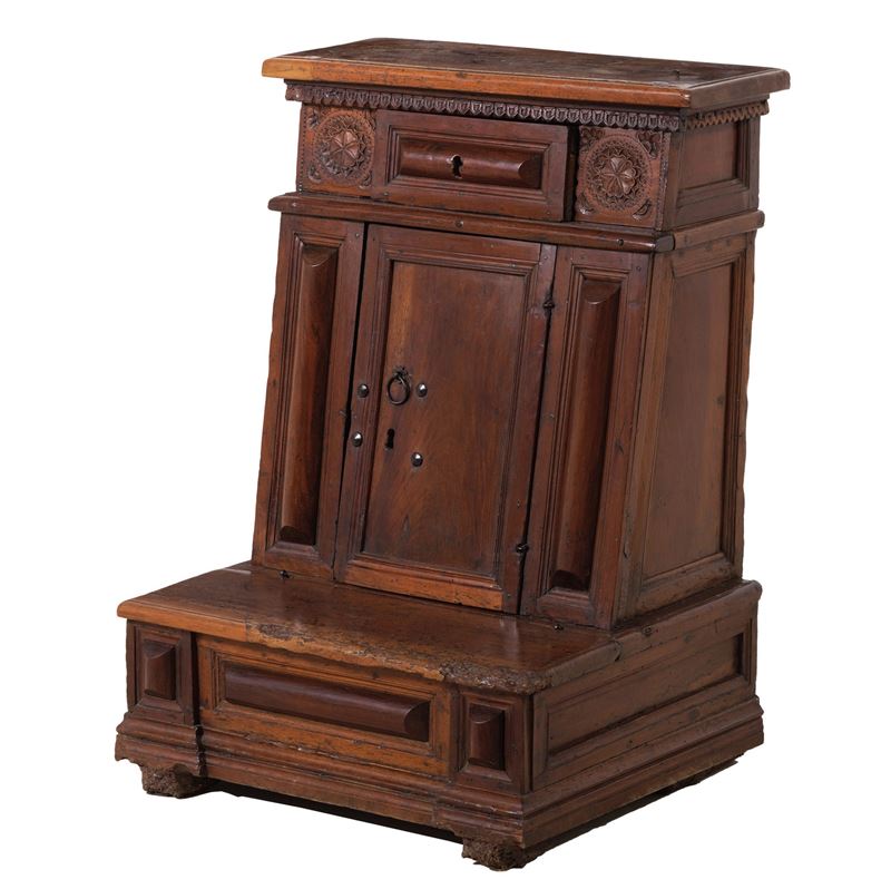 Inginocchiatoio in legno intagliato. XVIII secolo  - Auction Antique - Cambi Casa d'Aste