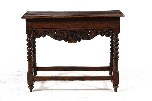 Tavolo con fascia intagliata, XVIII secolo