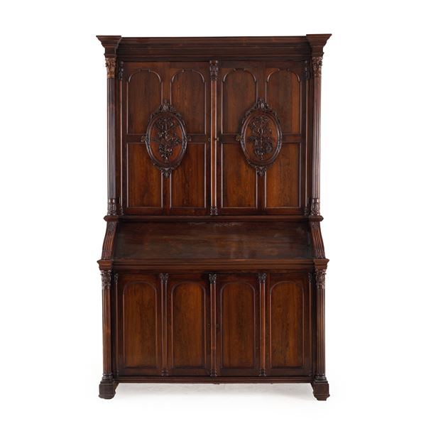 Grande trumeau di forma architettonica in legno intagliato. XIX-XX secolo