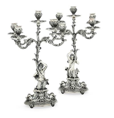 Coppia di Candelabri a Cinque Fiamme. Argenteria Artistica Milanese del XX Secolo. Argentieri Fra...