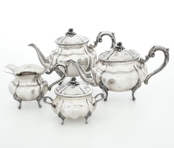 Servizio da tè e caffè. Argenteria italiana del XX secolo, argentiere L.A.M. di Segre & C., Vercelli