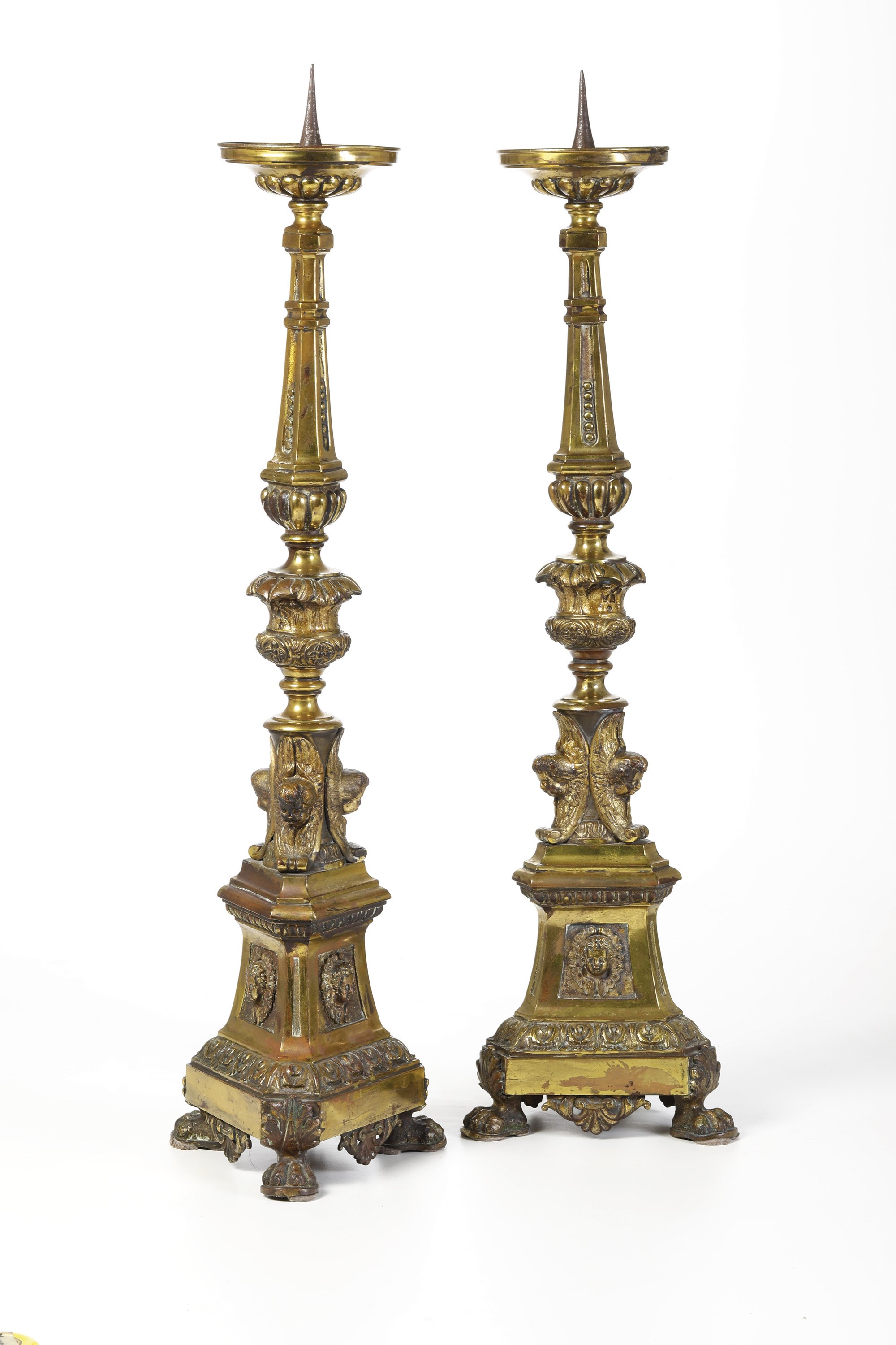 Coppia di Candelieri in Bronzo Dorato. XVIII Secolo