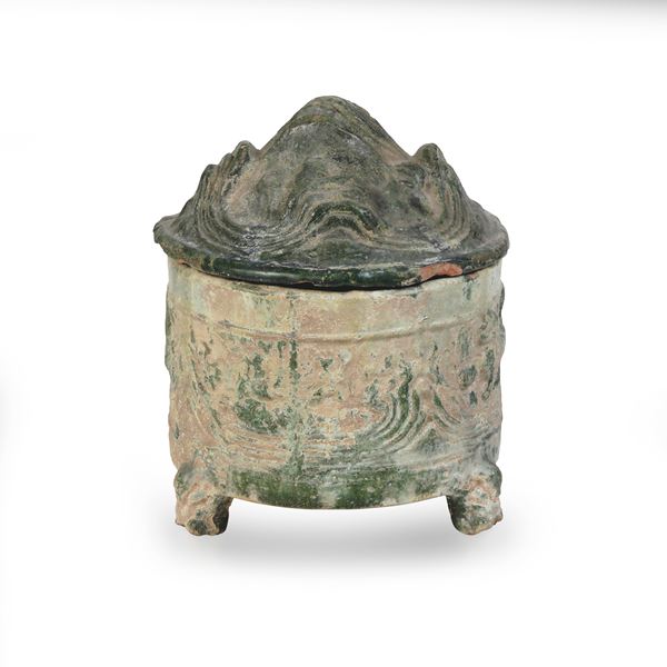 Tripode con coperchio in terracotta invetriata, Cina, Dinastia Han (206 a.C - 220 d.C)