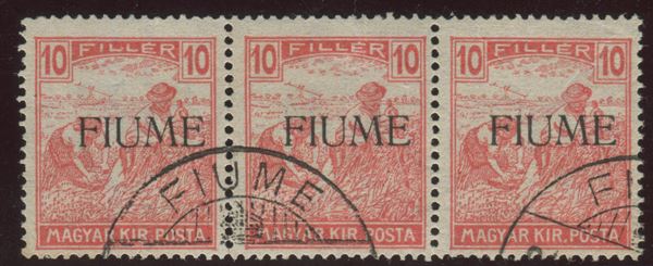1918, Fiume, serie “Mietitori”, 10 filler carminio striscia di tre usata.