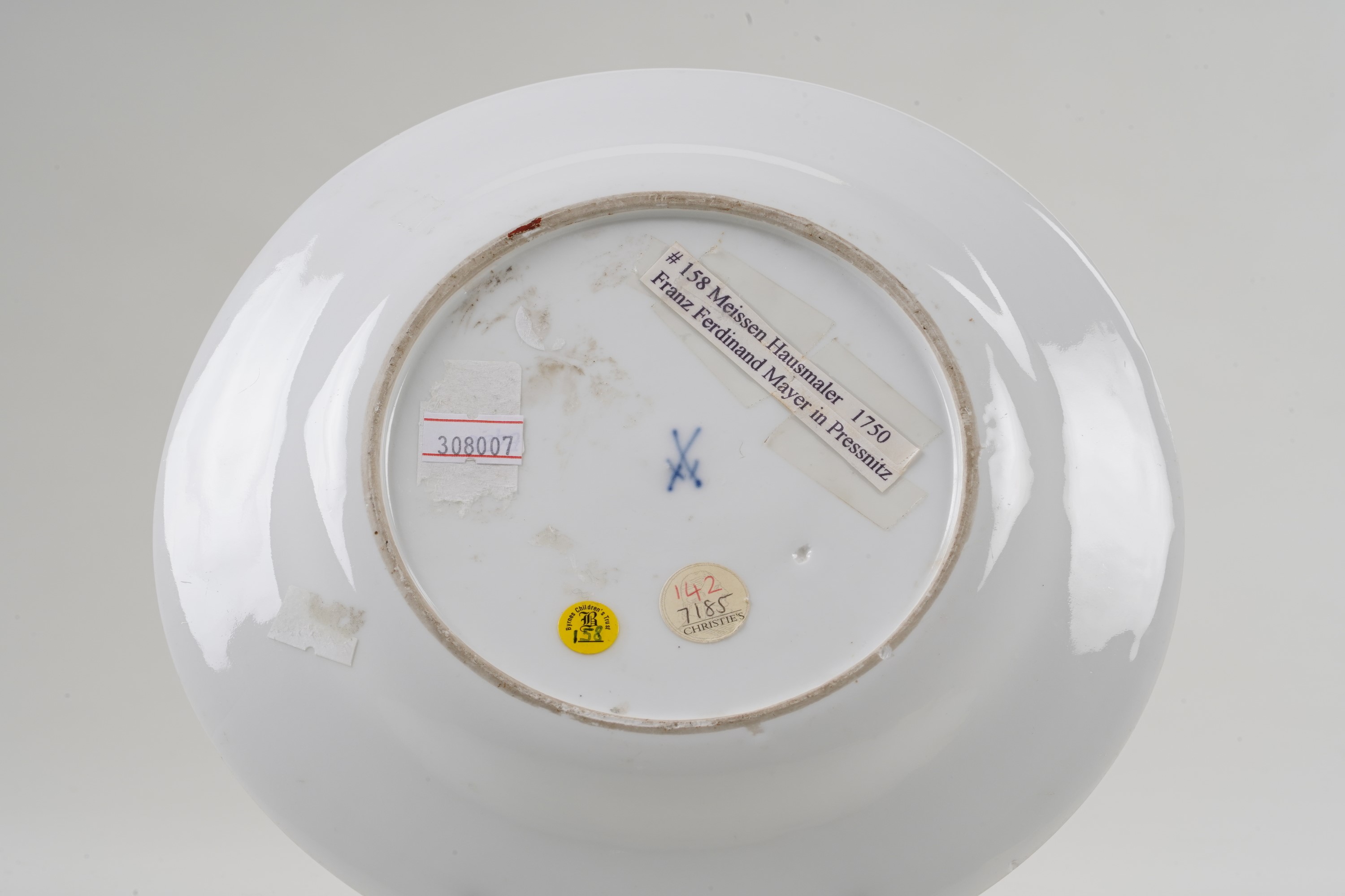 Anonimo, Piatto Meissen con decorazione di Franz Ferdinand Mayer, porcellana (circa 1735–1750)