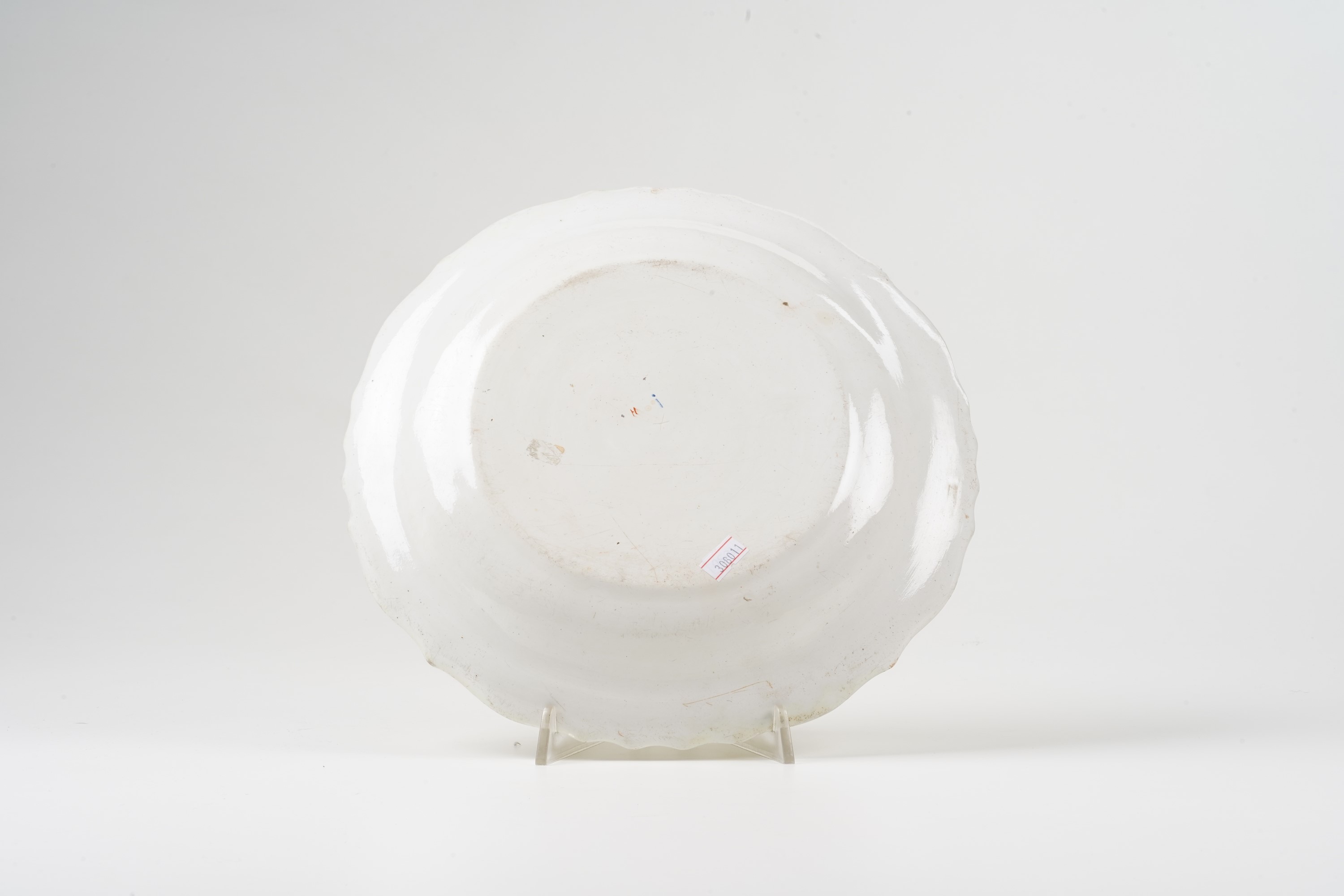 Grande piatto. Belgio, Manifattura di Tournai, seconda metà del XVIII secolo.