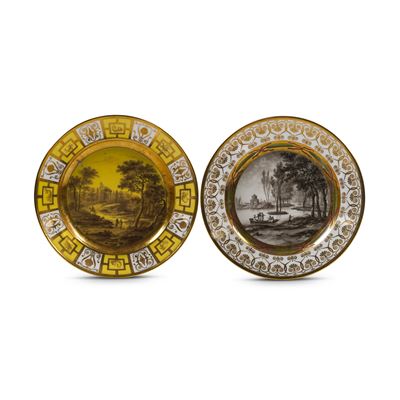 Marca illeggibile (prob. “nast”), Due piatti decorativi in porcellana, Parigi, circa 1820
