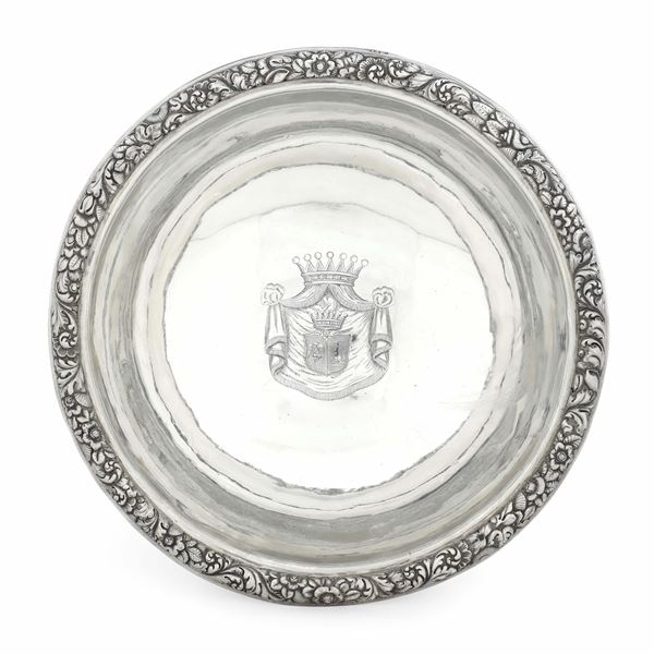 Bacile. Sicilia (Palermo ?), XIX secolo (marchio dell'argentiere parziale di difficile lettura)