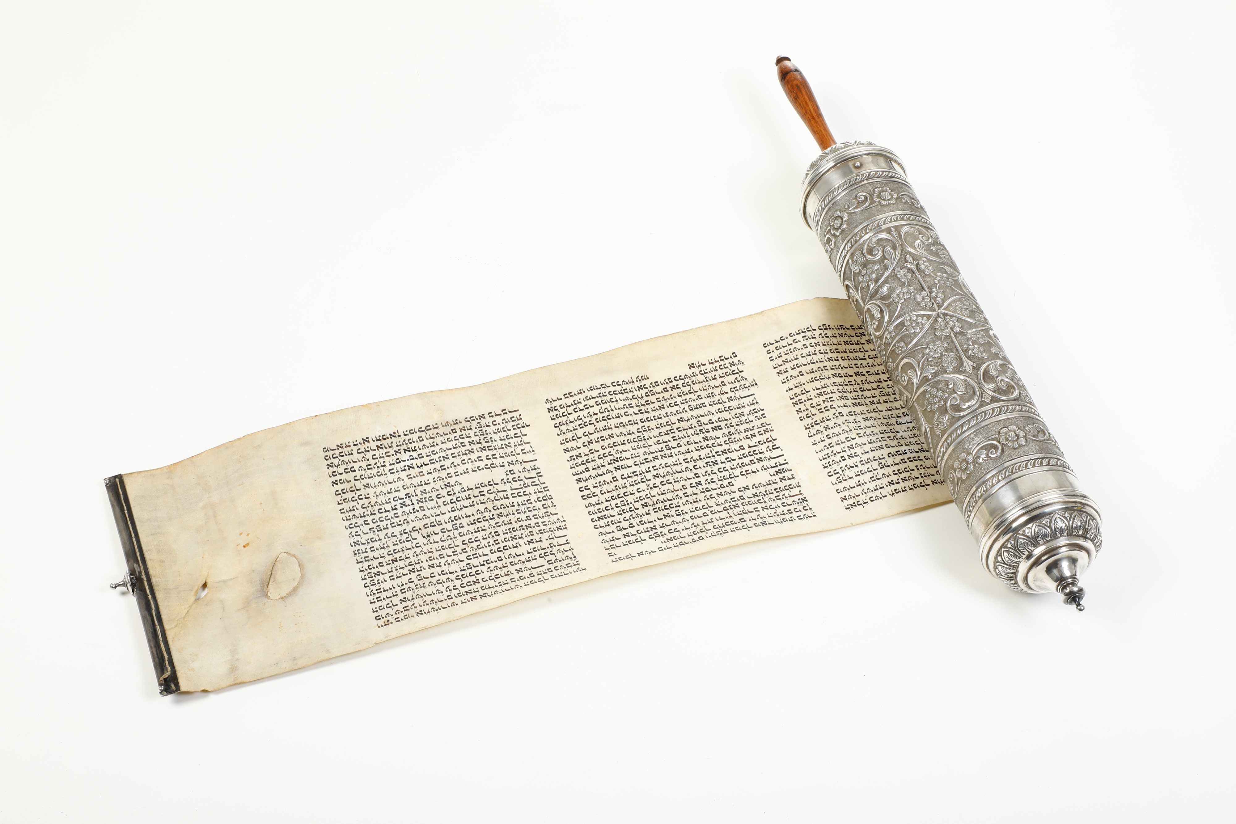 Argenteria ebraica italiana (Emilia-Romagna?), Mezuzah (porta Torah), argento fuso sbalzato e ces...