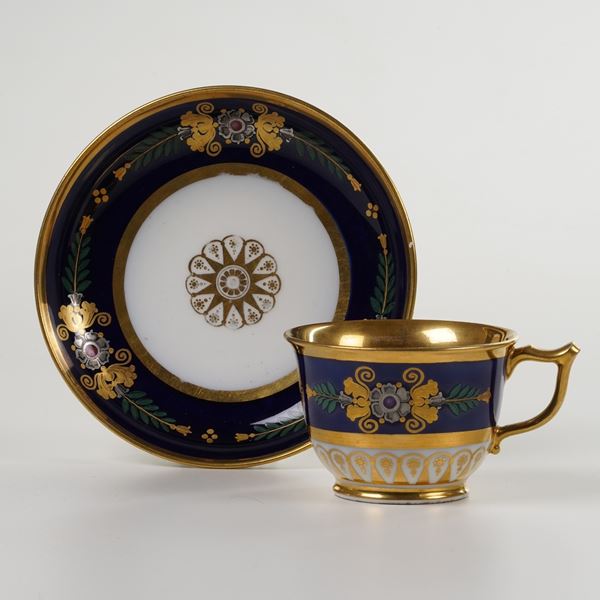 Tazza con piattino, XX secolo. 