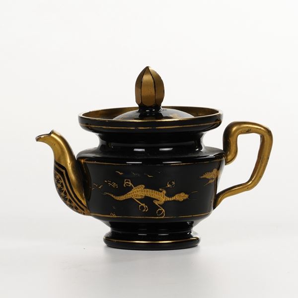 Teiera in miniatura, prima metà del XX secolo.