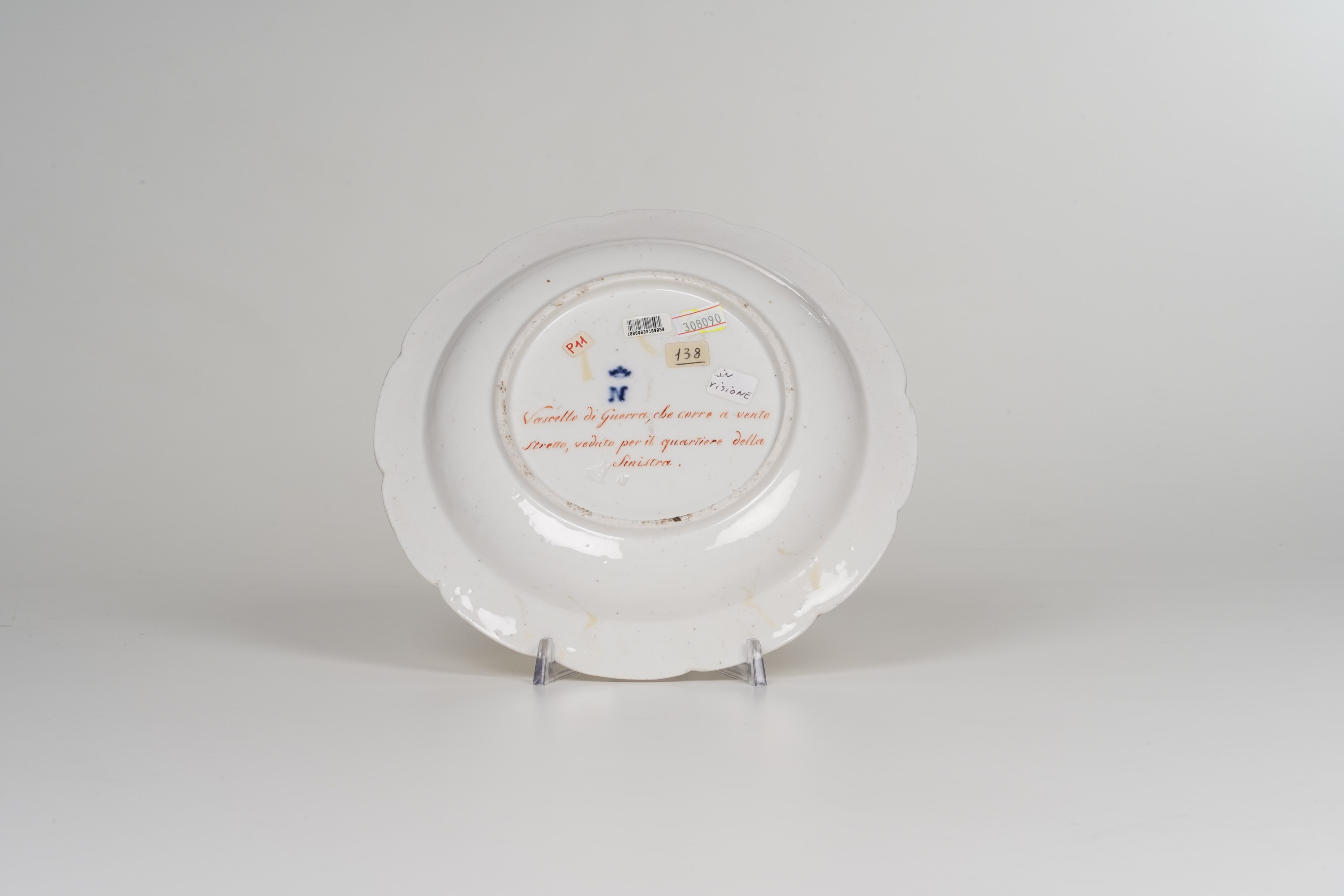 Piatto, Napoli, Real Fabbrica Ferdinandea, circa 1790, porcellana policroma e dorata