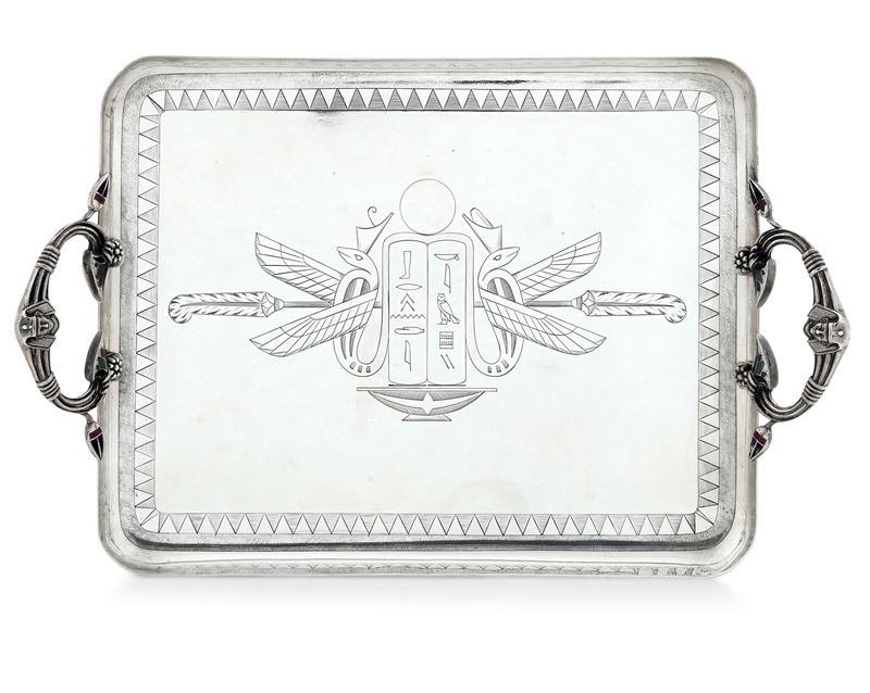 Elegante vassoio Retour d'Egypte. Manifattura europea (Francia ?). Inizi XIX secolo (apparentemente privo di punzonatura)  - Asta Argenti da collezione | Antichi - I - Cambi Casa d'Aste