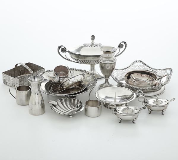 Lotto di oggetti in argento. XX-XXI secolo