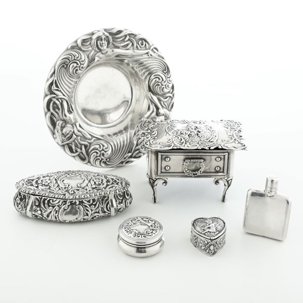 Lotto di oggetti in argento sterling, Inghilterra XX secolo