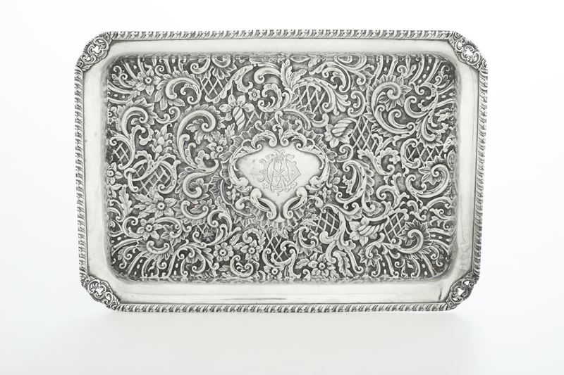 Vassoio. Manifattura europea, inizio XX secolo (apparentemente privo di punzonatura)  - Asta Argenti - Cambi Casa d'Aste