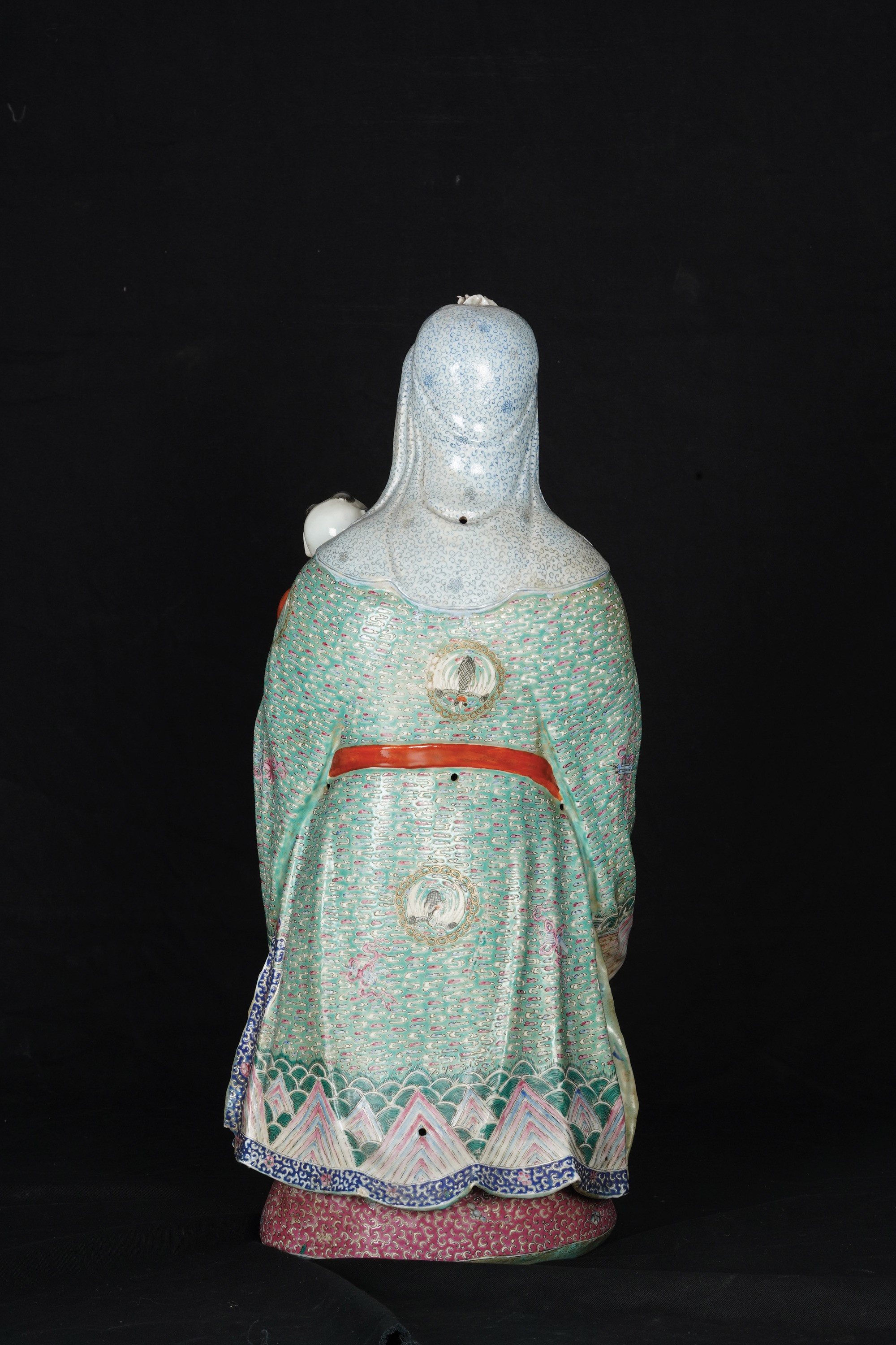 Figura di Dignitario Famiglia Rosa con Bambino in Porcellana a Smalti Policromi, Cina, XIX Secolo