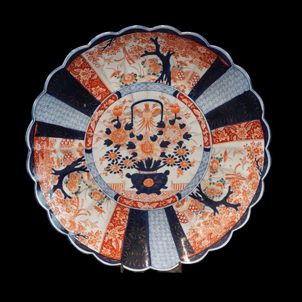 Piatto in porcellana Imari a decoro naturalistico