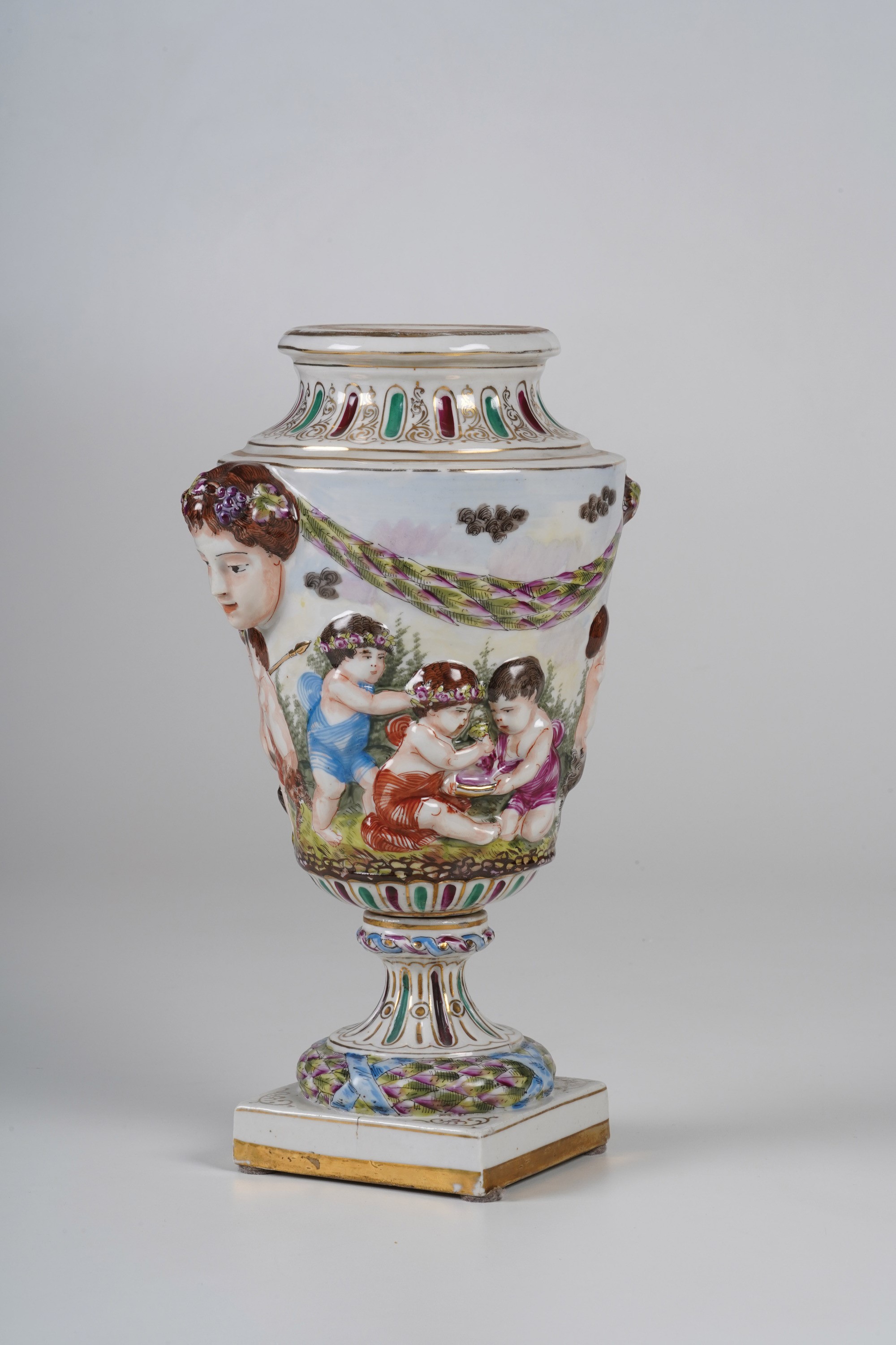 Due Gruppi con Putti e un Vaso. Probabilmente Turingia, XX Secolo.