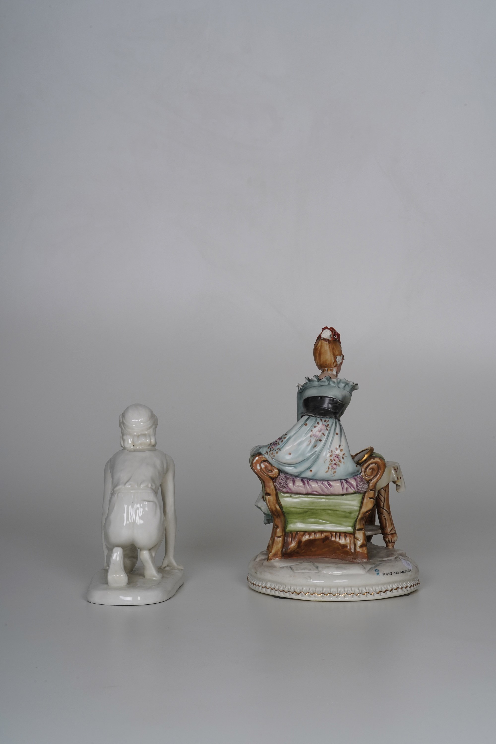 Turingia, Manifattura di Karl Ens, Coppia di figure in porcellana (milieu con Tiziano Galli), ter...