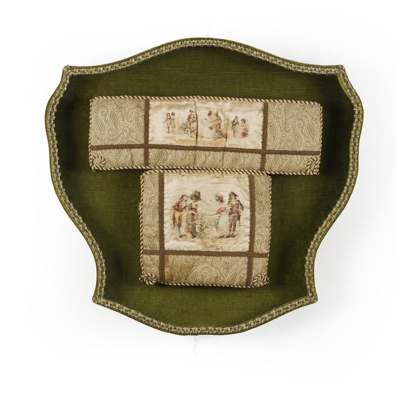 Due piccoli cuscini in seta dipinti, fine XIX secolo  - Asta Antiquariato - Cambi Casa d'Aste