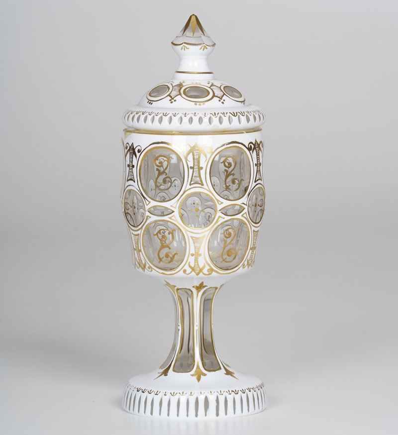 Calice con coperchio. Boemia, inizio del XX secolo.  - Auction Ceramics and glass - Cambi Casa d'Aste