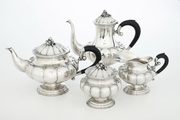 Servizio da tè e caffè. Argenteria italiana del XX secolo