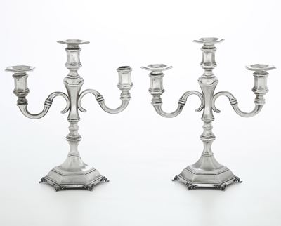 Coppia di Candelabri. Argenteria Italiana del XX Secolo, Argentiere F.lli Passera, Vercelli
