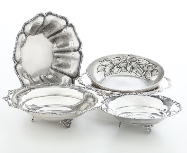 Cinque tra alzatine e vuotatasche. Argenteria italiana del XX secolo, vari argentieri