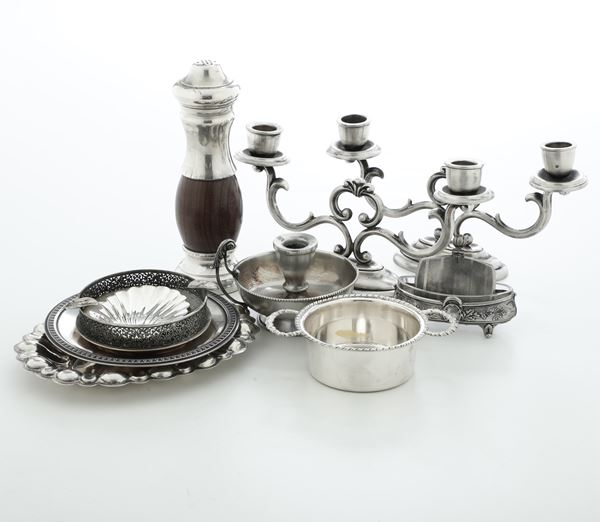 Lotto di piccoli oggetti in argento. Differenti argenterie italiane del XX secolo