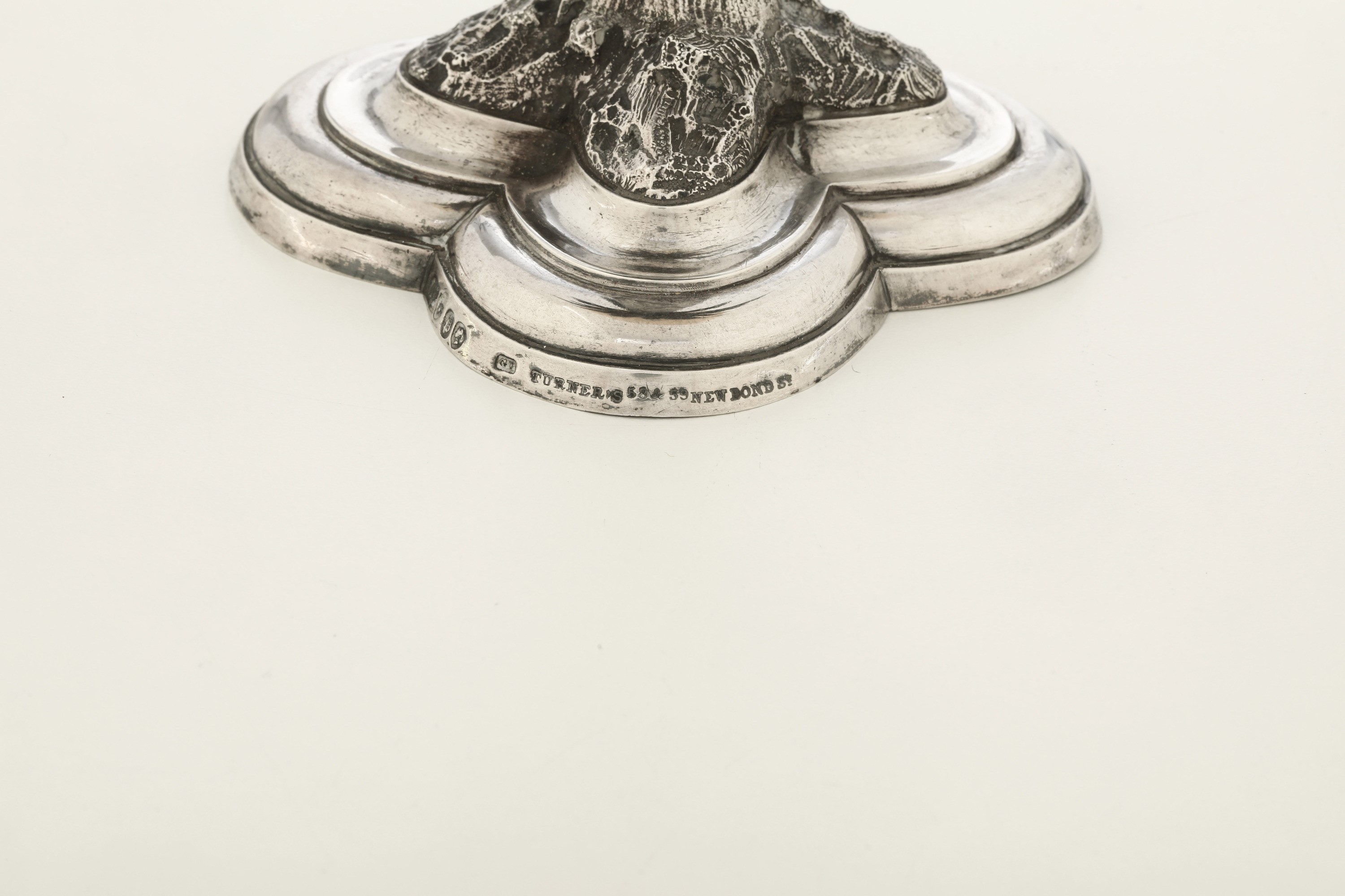 Coppa con Uovo di Struzzo Montato in Argento. Londra, 1850. Argentiere Turner S. & C