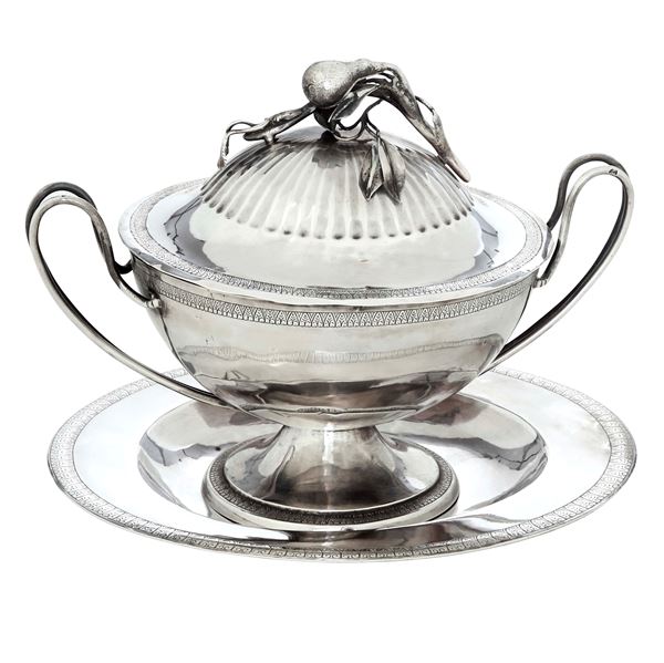 Tazza da puerpera. Torino, inizi del XIX secolo. Marchi di titolo in uso dal 1809 al 1829