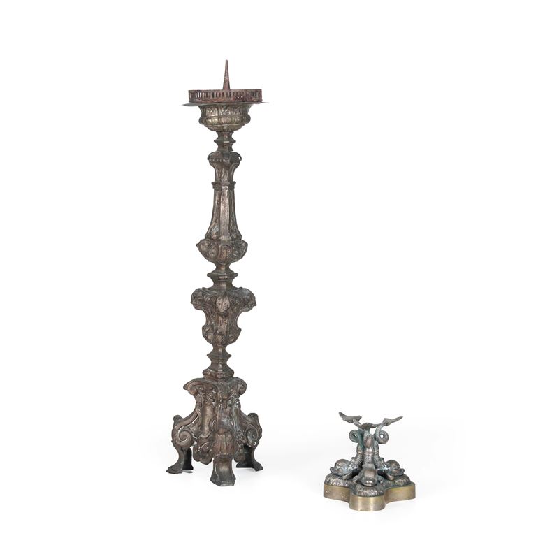 Un candeliere e un centrotavola in metallo  - Auction Antiques - Cambi Casa d'Aste