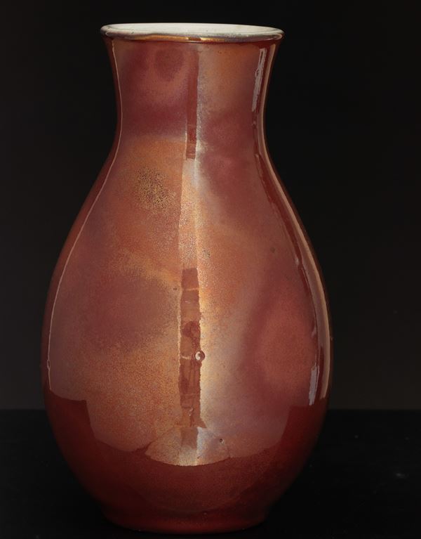 Vaso in porcellana sangue di bue, Cina, XX secolo