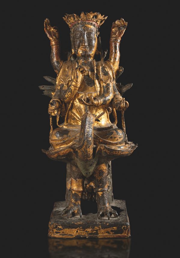 Grande e importante figura di Mahamayuri, dodicesimo anno del periodo di Kangxi in bronzo dorato con iscrizioni, Cina, Dinastia Qing, epoca Kangxi (1662-1722)