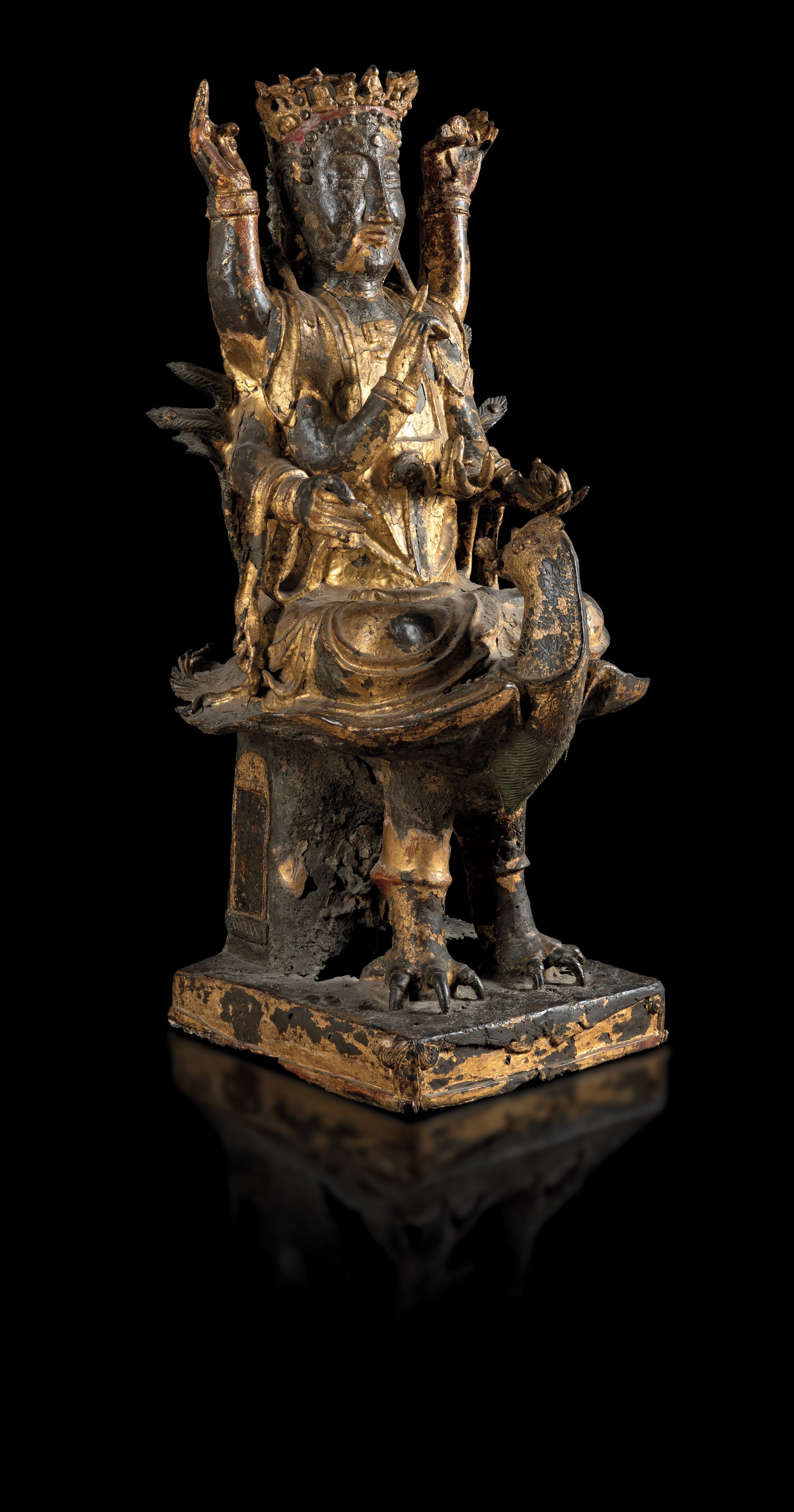 Grande e Importante Figura di Mahamayuri, Dodicesimo Anno del Periodo di Kangxi in Bronzo Dorato ...