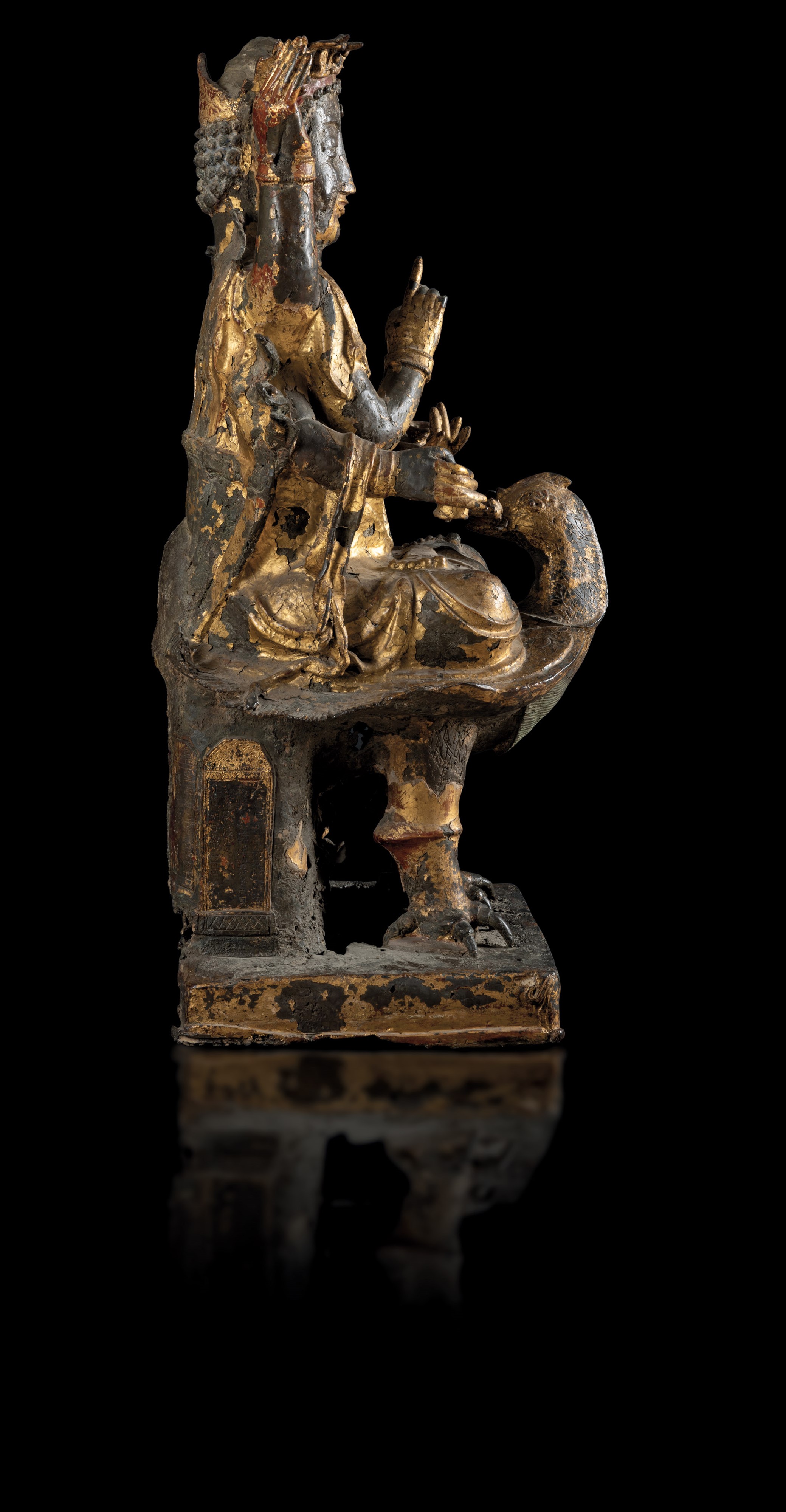Grande e Importante Figura di Mahamayuri, Dodicesimo Anno del Periodo di Kangxi in Bronzo Dorato ...
