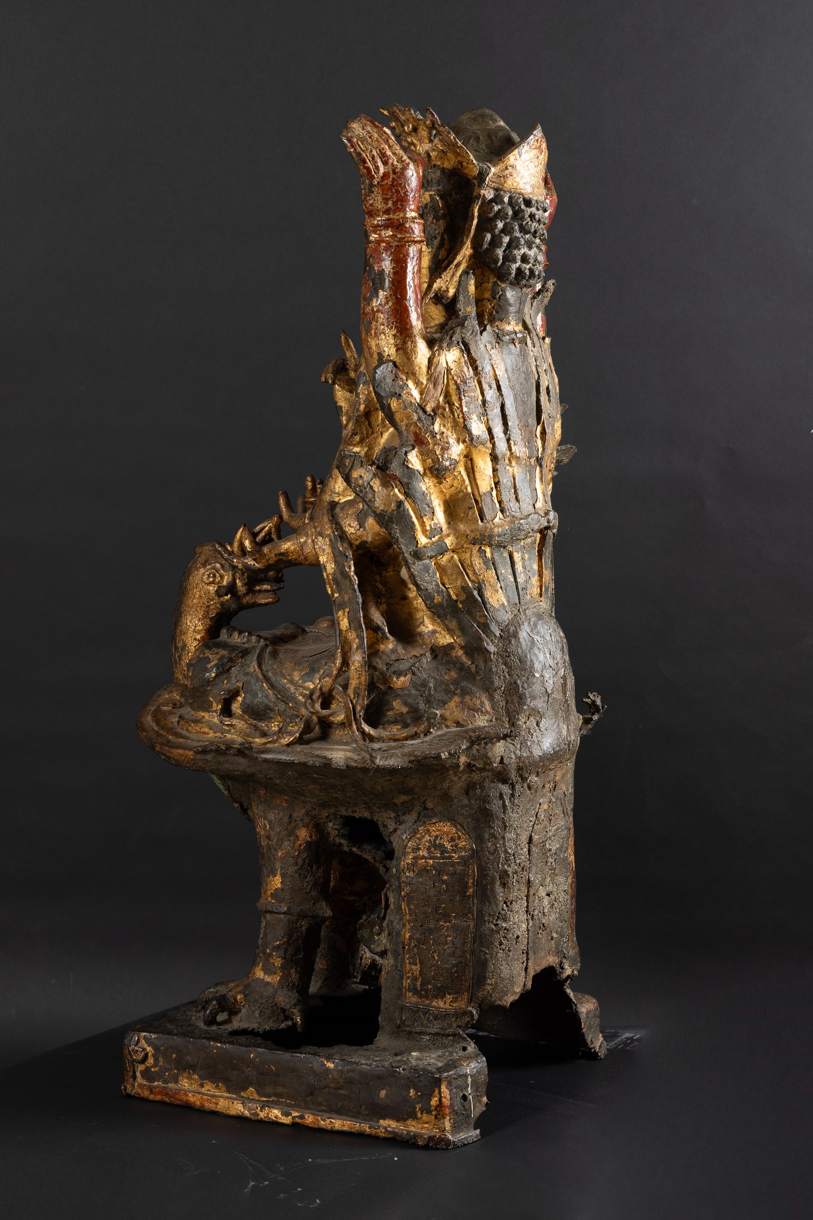 Grande e Importante Figura di Mahamayuri, Dodicesimo Anno del Periodo di Kangxi in Bronzo Dorato ...