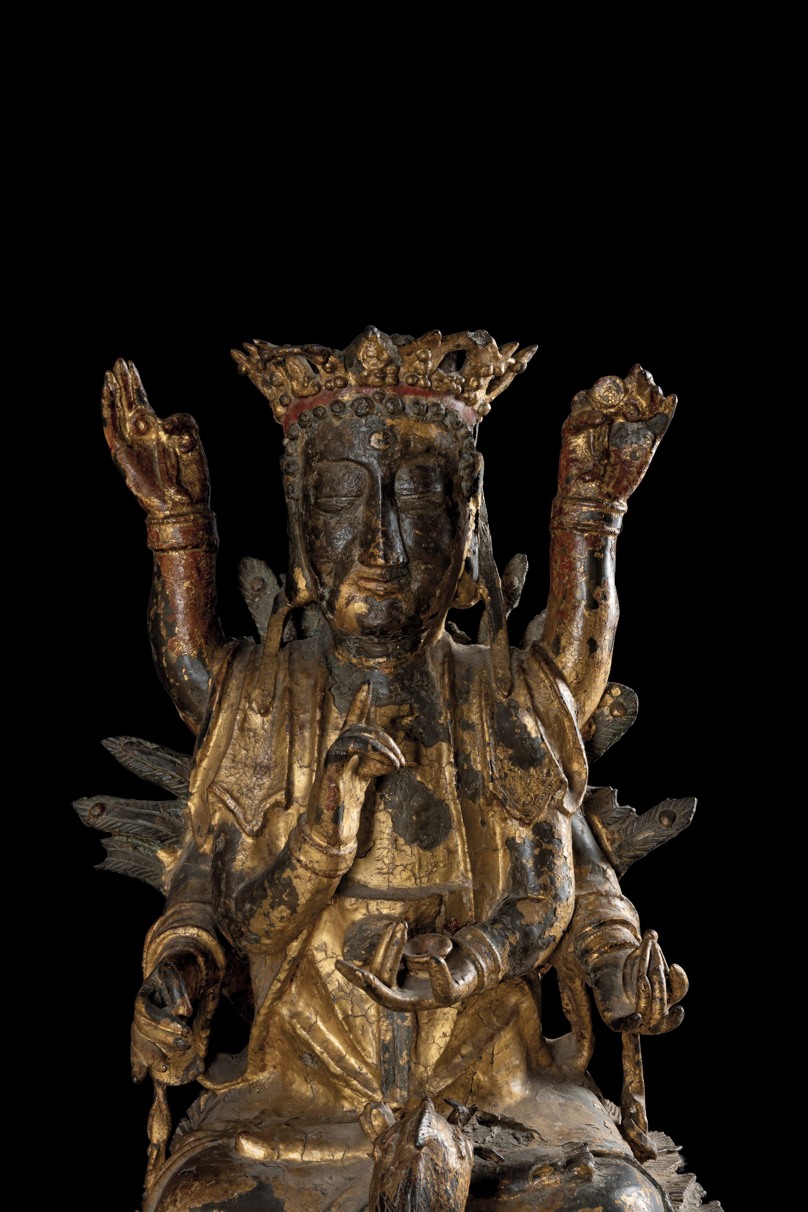 Grande e Importante Figura di Mahamayuri, Dodicesimo Anno del Periodo di Kangxi in Bronzo Dorato ...