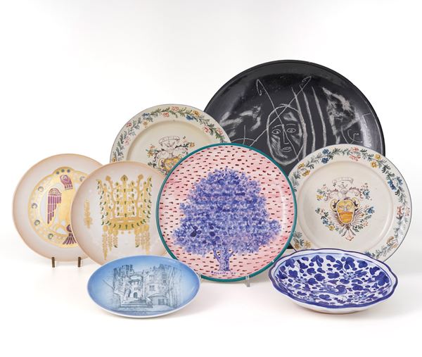 Otto piatti in ceramica dipinta