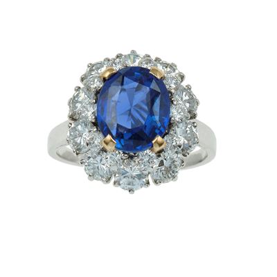 Bulgari, Anello in platino con zaffiro naturale dello Sri Lanka (ct 3,34) e diamanti a contorno