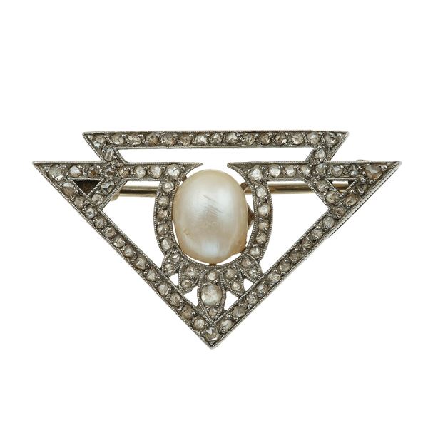 Spilla con perla e piccoli diamanti