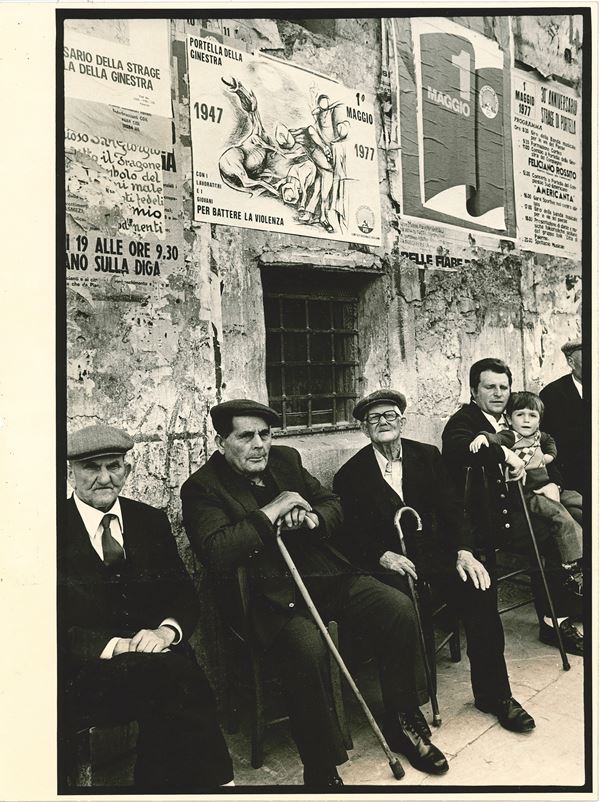 Piana degli Albanesi, di fronte alla camera del lavoro